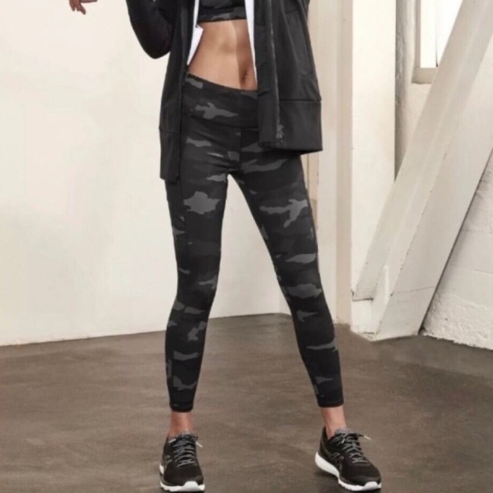 Athleta Contender Camo Leggings 7/8